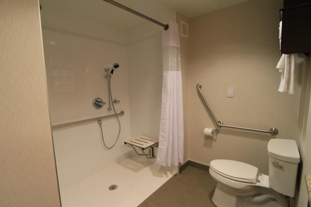 Hampton & Hotel Airdrie