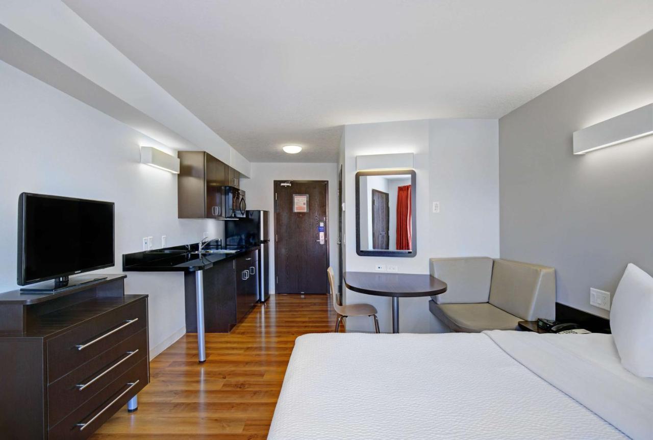 Hotel 6