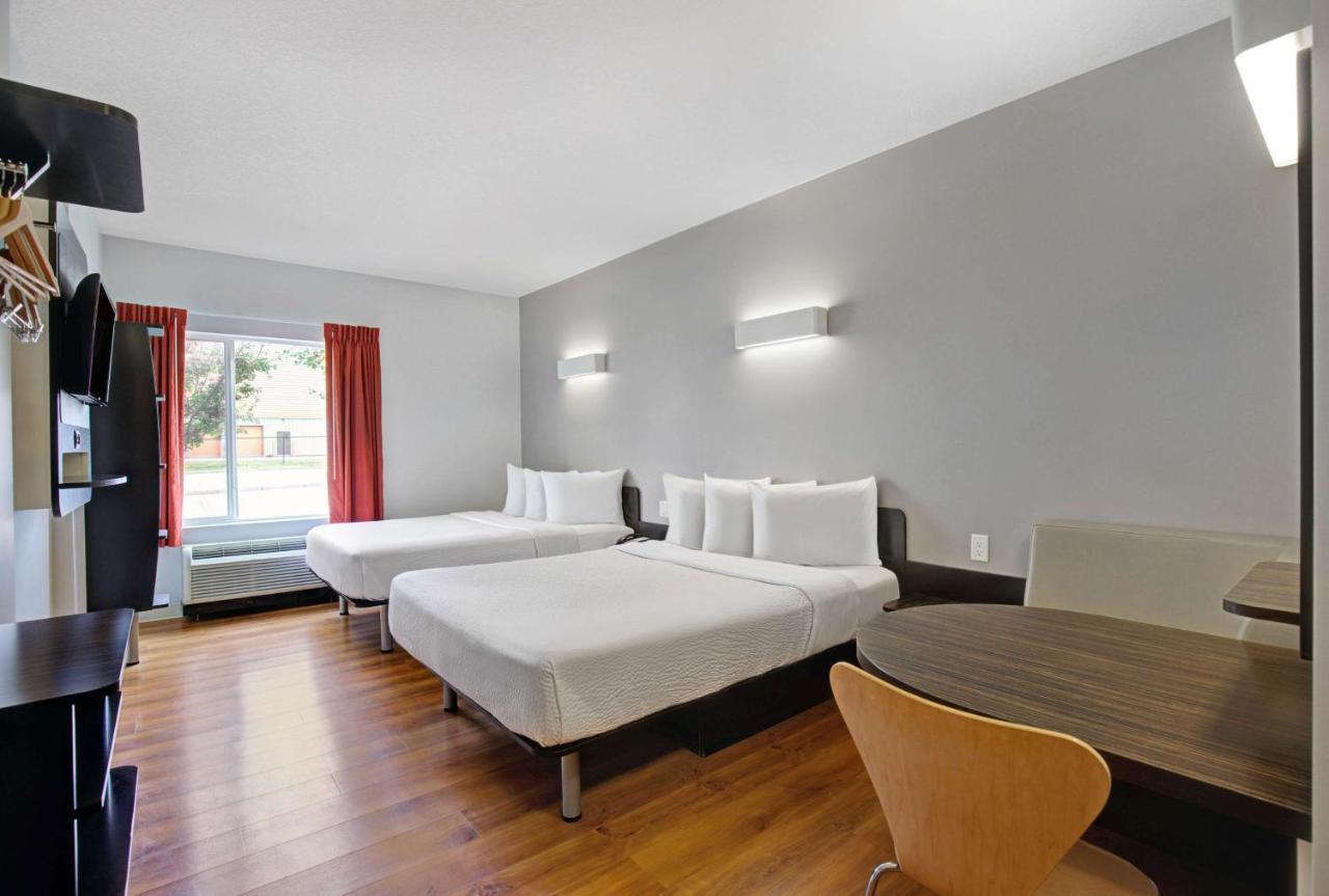 6 Hotel Airdrie