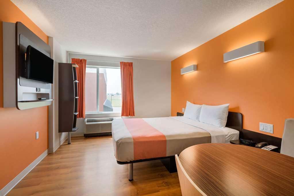 Hotel 6 Airdrie