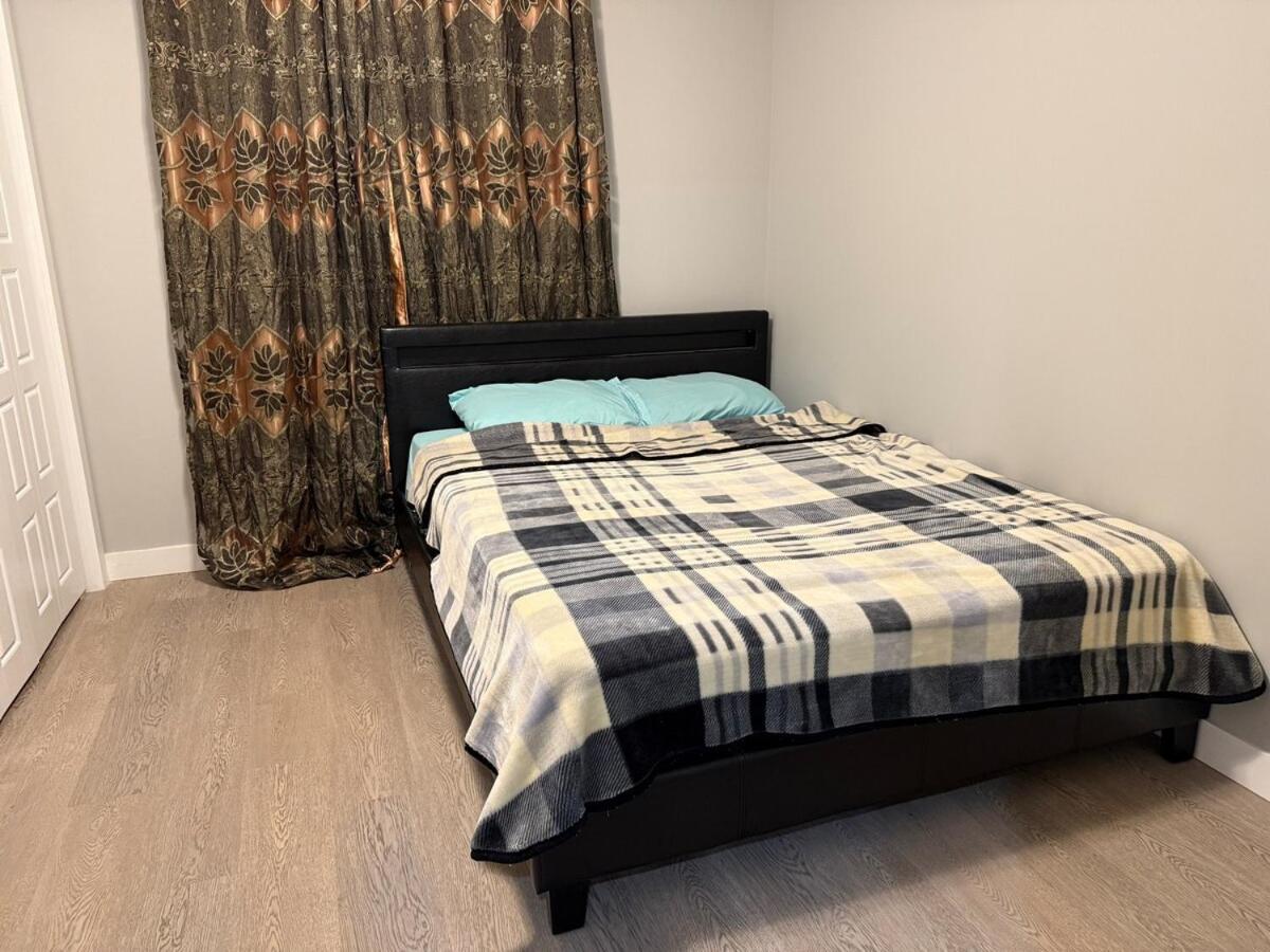 Beautiful 2 Bedrooms Basement *