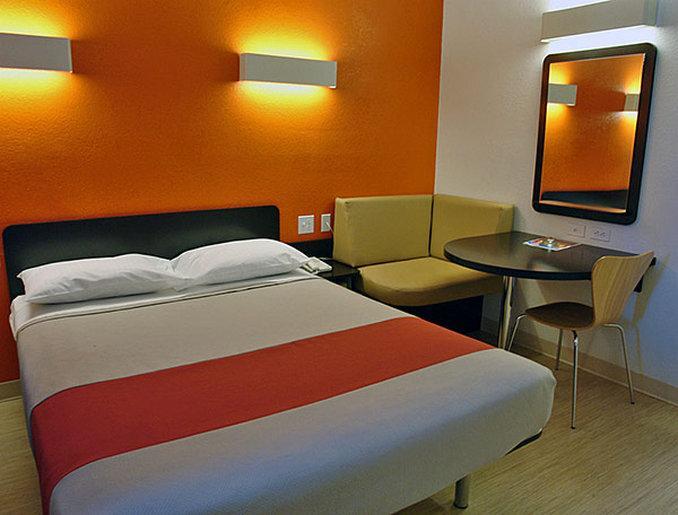 Hotel 6 Airdrie