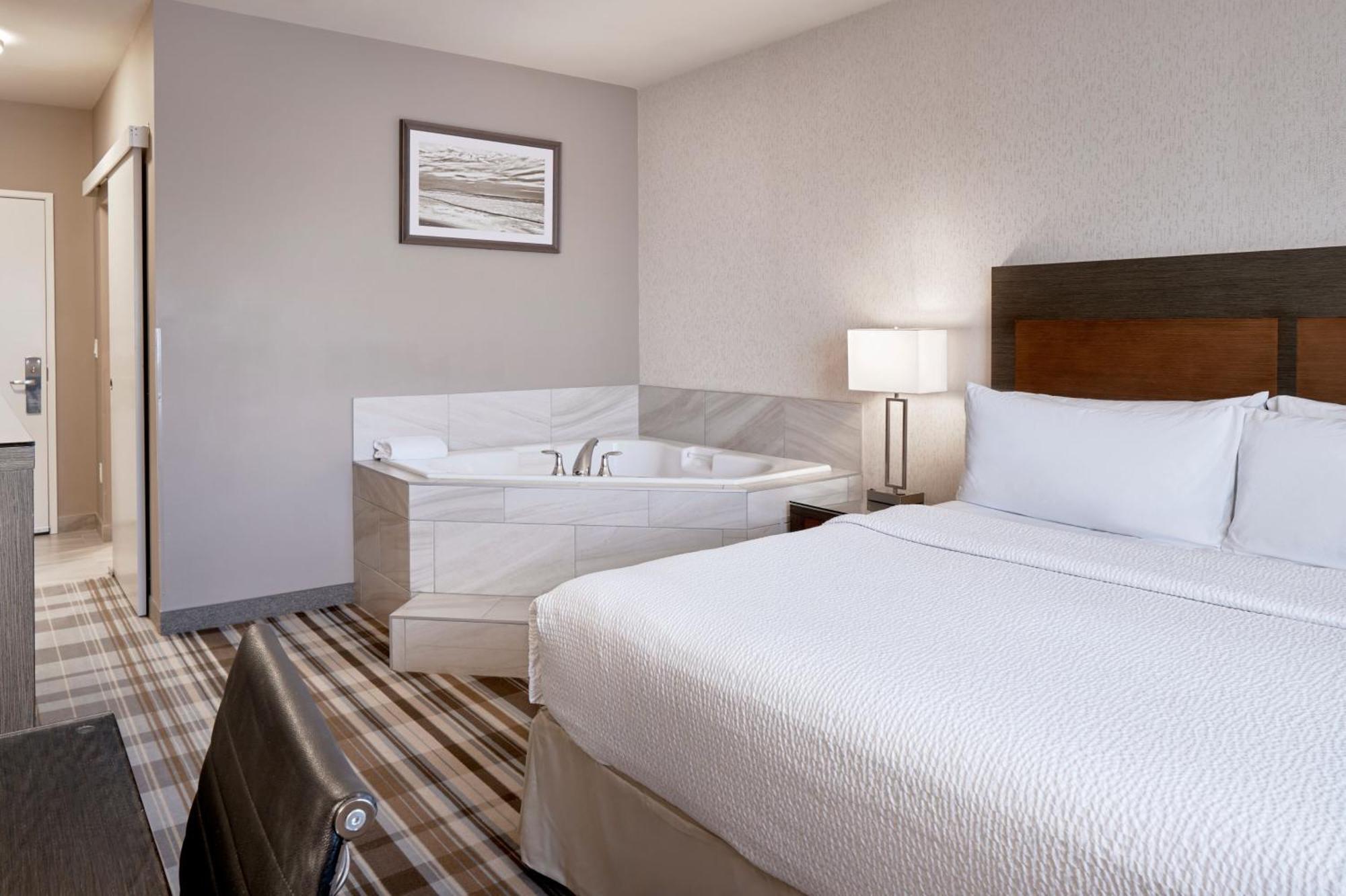 Fairfield & By Marriott 3*